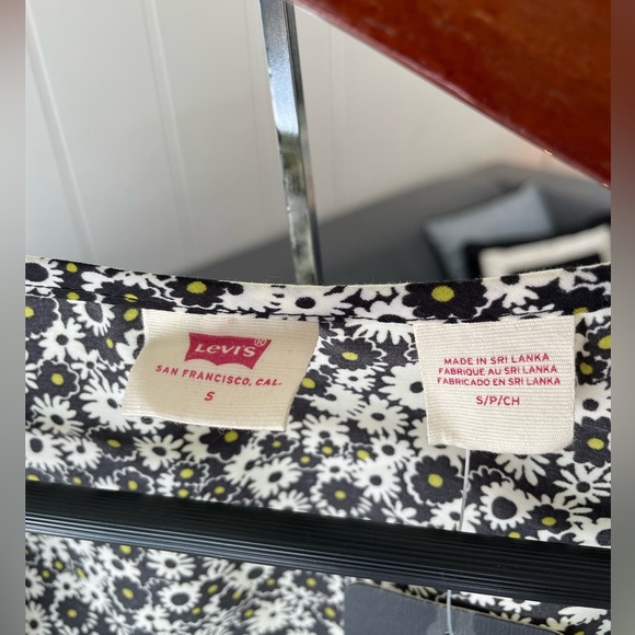 NWT Levi’s Floral Women’s Embry Tie Size Small - Picture 3 of 5